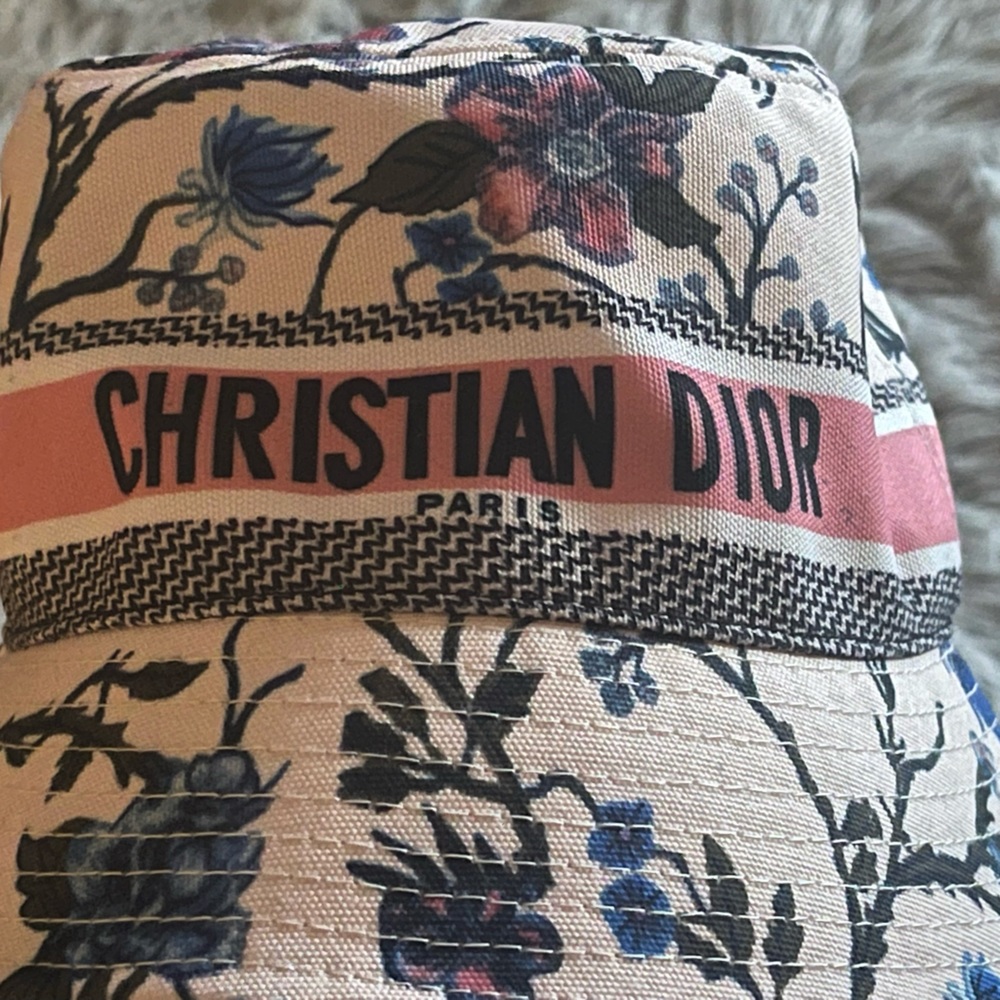Like Christian Dior hat new never used